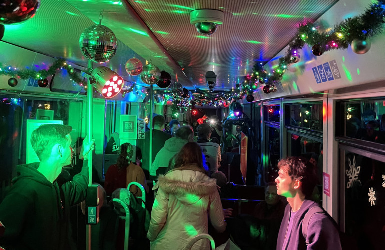 Eindruck Weihnachtskaraoke-Bahn 2025 