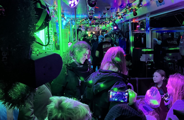 Eindruck Weihnachtskaraoke-Bahn 2025